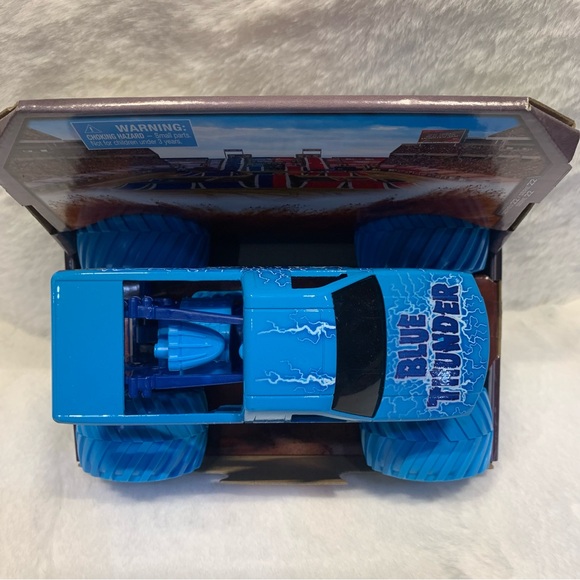 2024 MONSTER JAM SERIES MONSTER TRUCK -BLUE THUNDER 1:24 - Picture 7 of 7